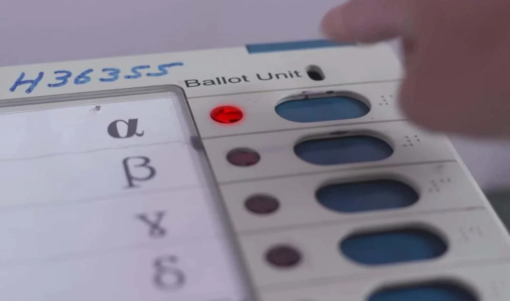 Cast Vote Via EVM-VVPAT Machine Pic 1